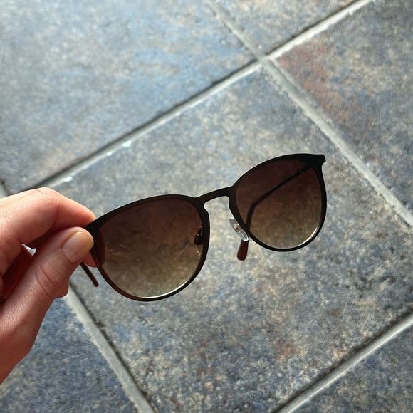 Sunglasses - Three Pairs - Picture 11 of 12